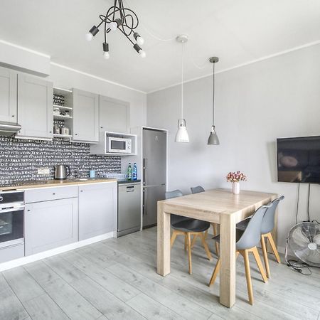Gama Home Kondratowicza18 Варшава Екстериор снимка