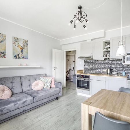 Gama Home Kondratowicza18 Варшава Екстериор снимка